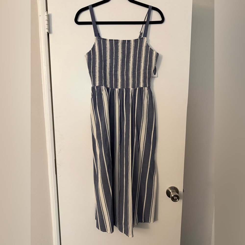 NWT Old Navy Navy and Cream Textured Dress